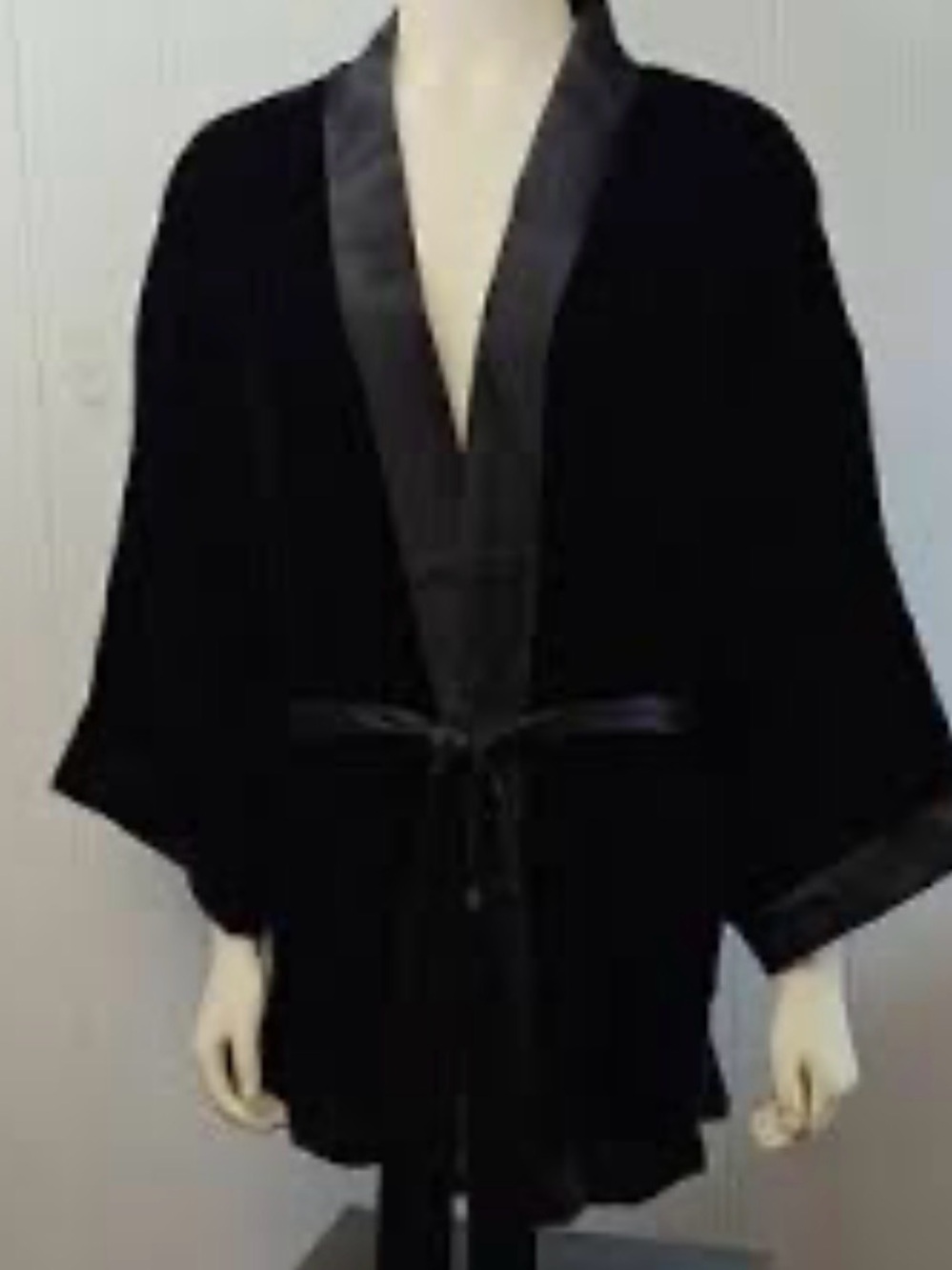 Max Studio Black Velvet Short Robe/Smokers Jacket with Satin Trim - Picture 2 of 3